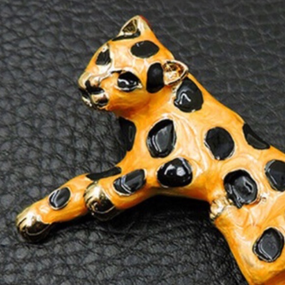 Spotted Yellow and Black Panther Golden Yellow & Black Spots Brooch Pin … - Picture 7 of 8